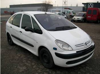 Citroen MPV, fabr.CITROEN, type PICASSO, 2.0 HDI, eerste inschrijving 01-01-2006, km-stand 122.000, chassisnr VF7CHRHYB39999468, AIRCO, alle documenten aanwezig - Лек автомобил