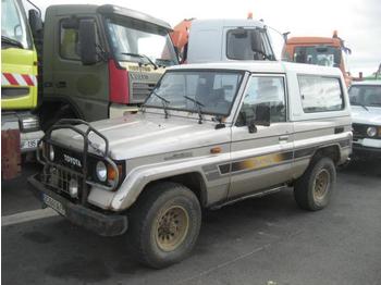 Лек автомобил Toyota Land Cruiser