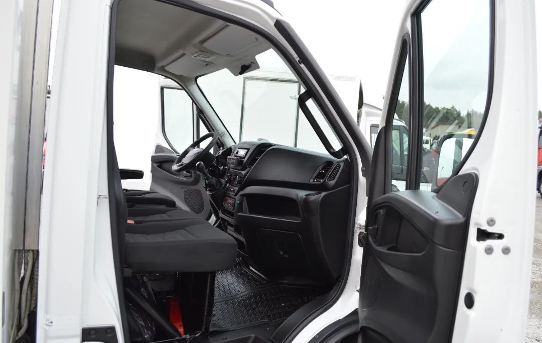 Рефрижератор камион IVECO DAILY 60C15 60-150 TWO-CHAMBER REFRIGERATOR CONTAINER ISOTHERM F: снимка 21