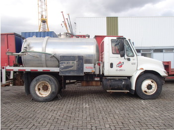 International 4300 4X2 VACUUM TRUCK - Камион цистерна