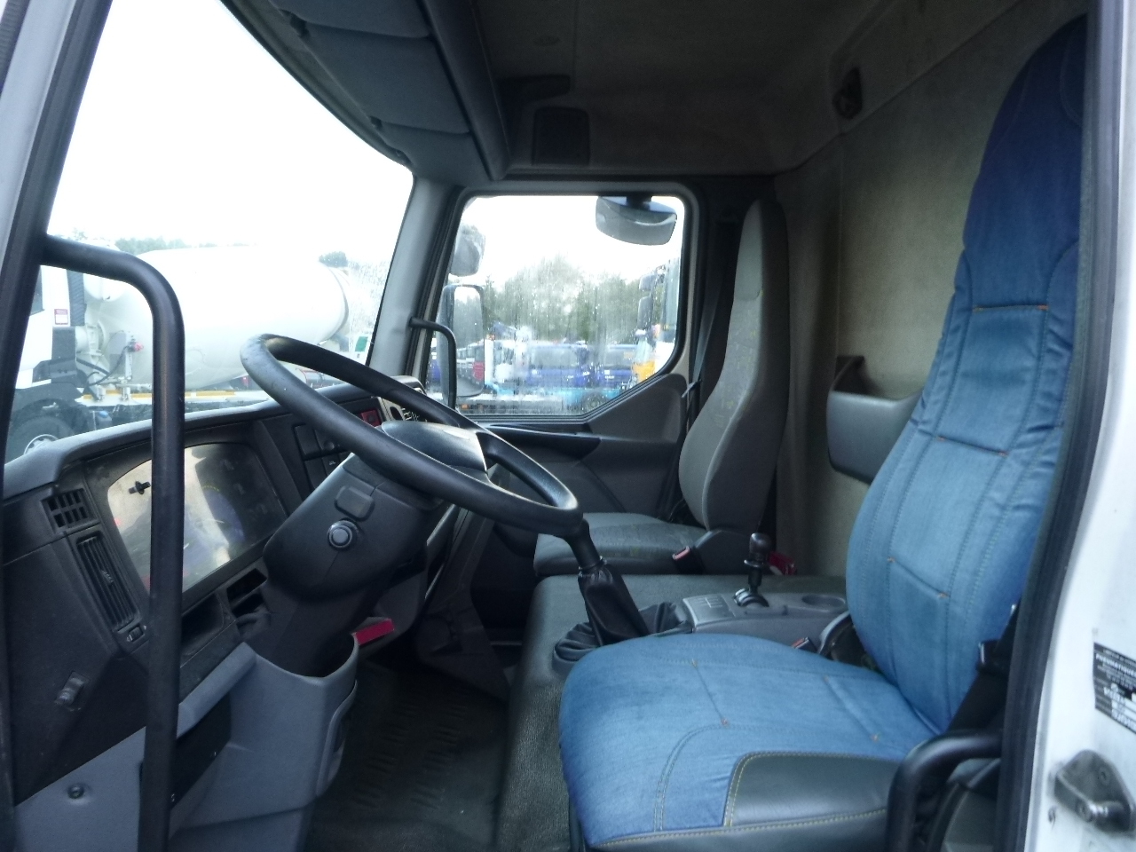 Камион с брезент Renault Midlum 180 dci 4x2 curtain sider: снимка 7