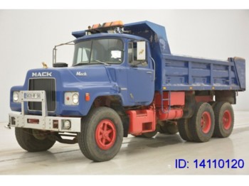 MACK DM609 - 6x4 - Самосвал камион