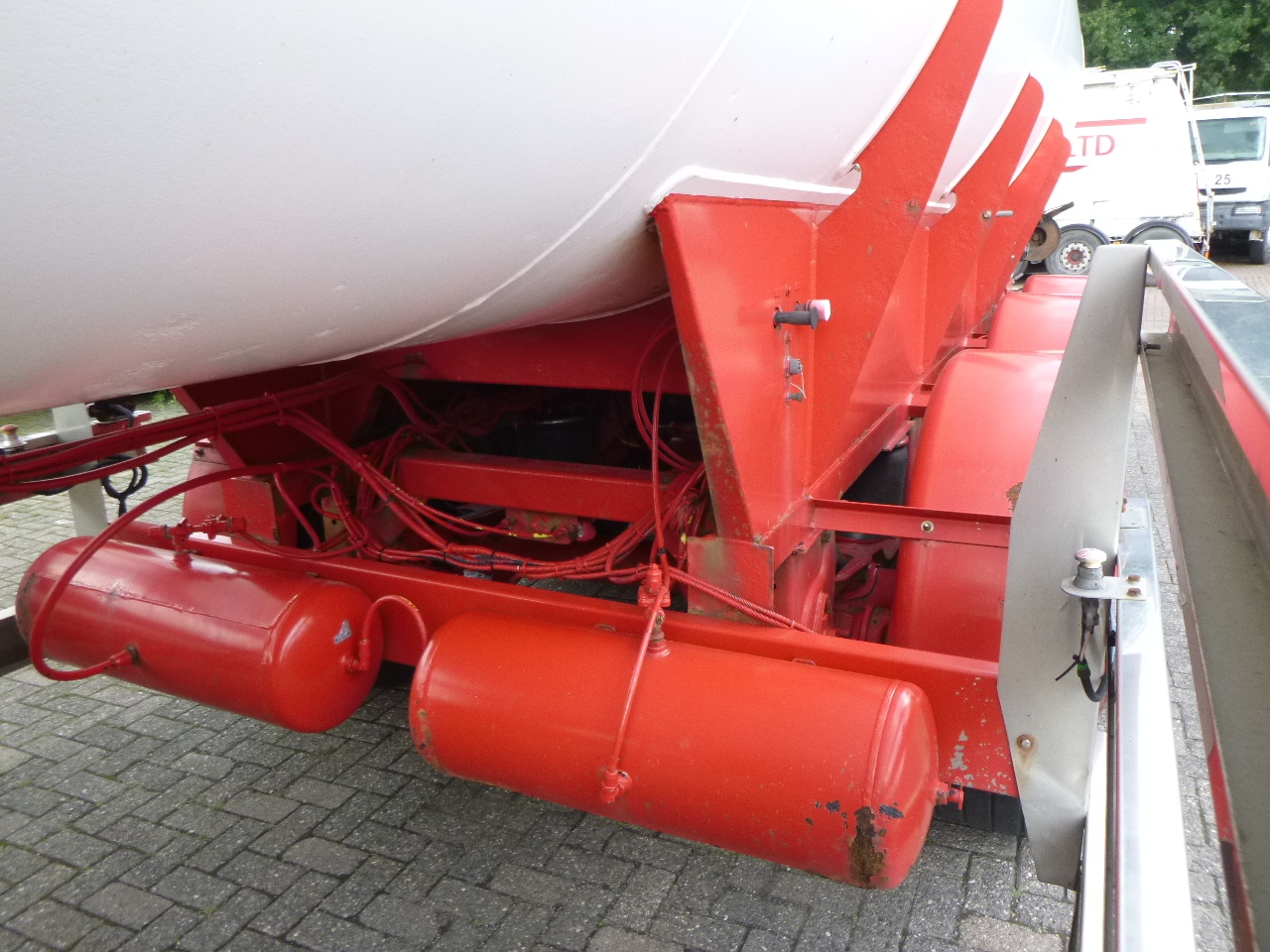 Полуремарке цистерна За превоз на газ Clayton Gas tank steel 31.8 m3 (low pressure 10 bar): снимка 18