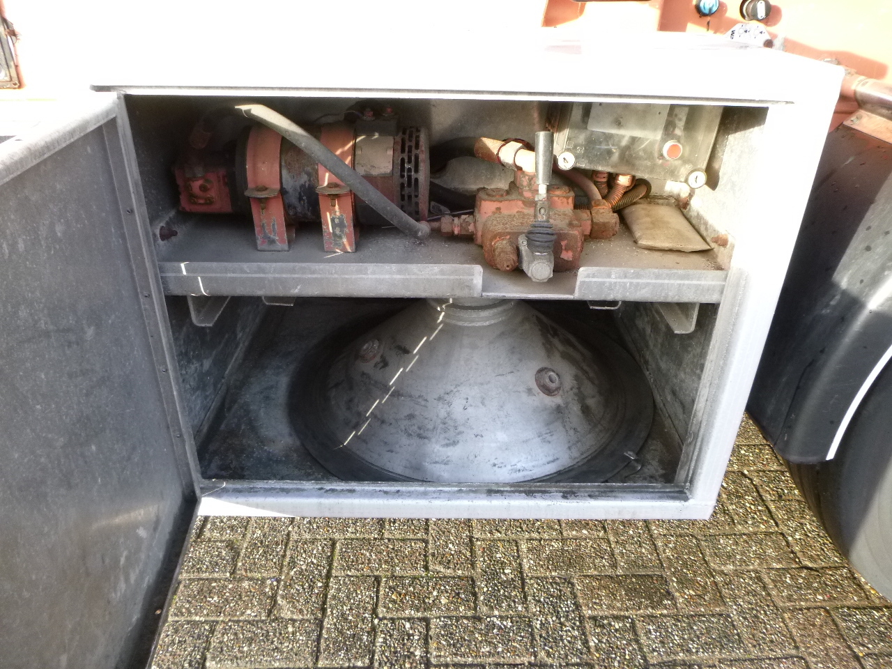 Полуремарке цистерна За превоз на брашно L.A.G. Powder tank alu 60.5 m3 (tipping): снимка 6