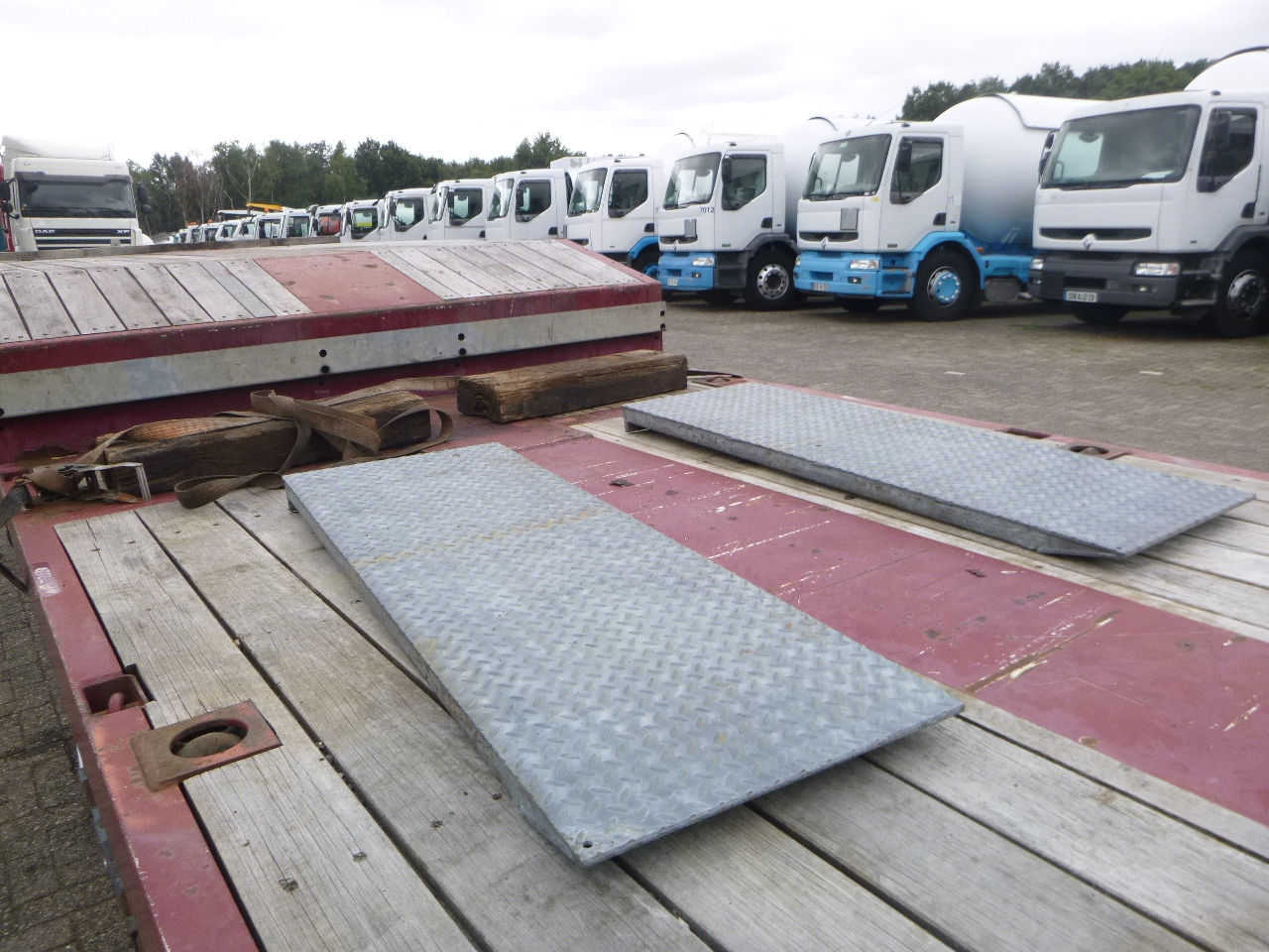Нискорамна площадка полуремарке Nooteboom 3-axle semi-lowbed trailer extendable 14.5 m + ramps: снимка 10