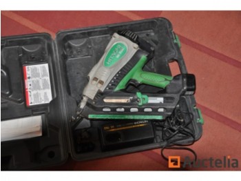 Hitachi NR 900C - Прикачен инвентар