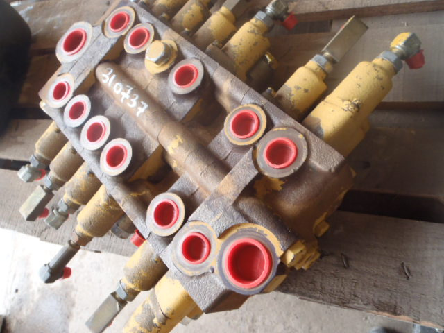 Хидравличен клапан за Строителна техника Komatsu PW150 -: снимка 2