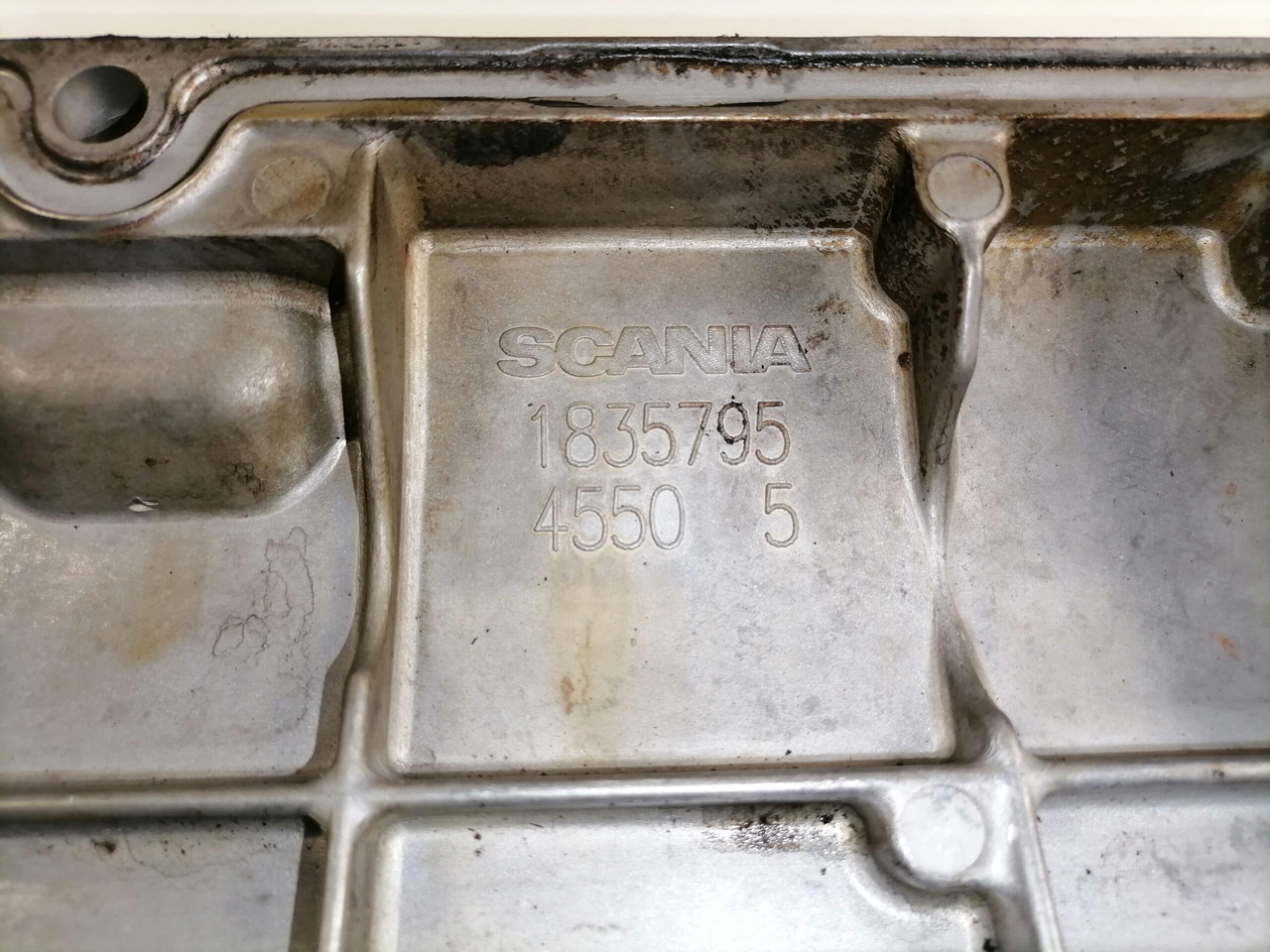 Двигател и части за Камион Scania engine side cover 1835795: снимка 3
