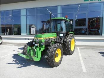 Селскостопански трактор John Deere 6920