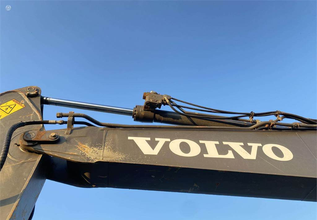 Верижен багер Volvo EC 180 BLC: снимка 9