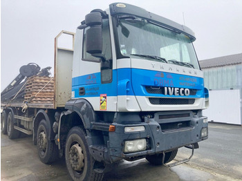 Камион с кран IVECO Trakker