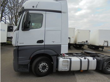 Влекач MERCEDES-BENZ Actros 1945