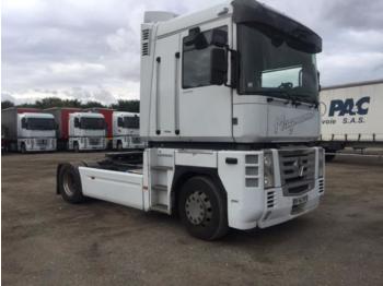 Renault AE - Влекач