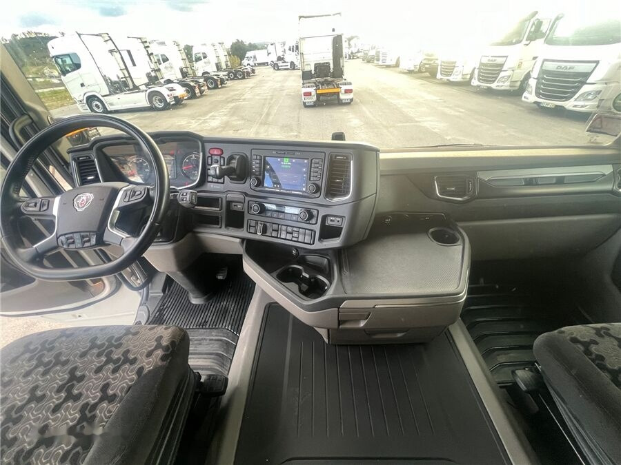 Влекач Scania R450: снимка 17