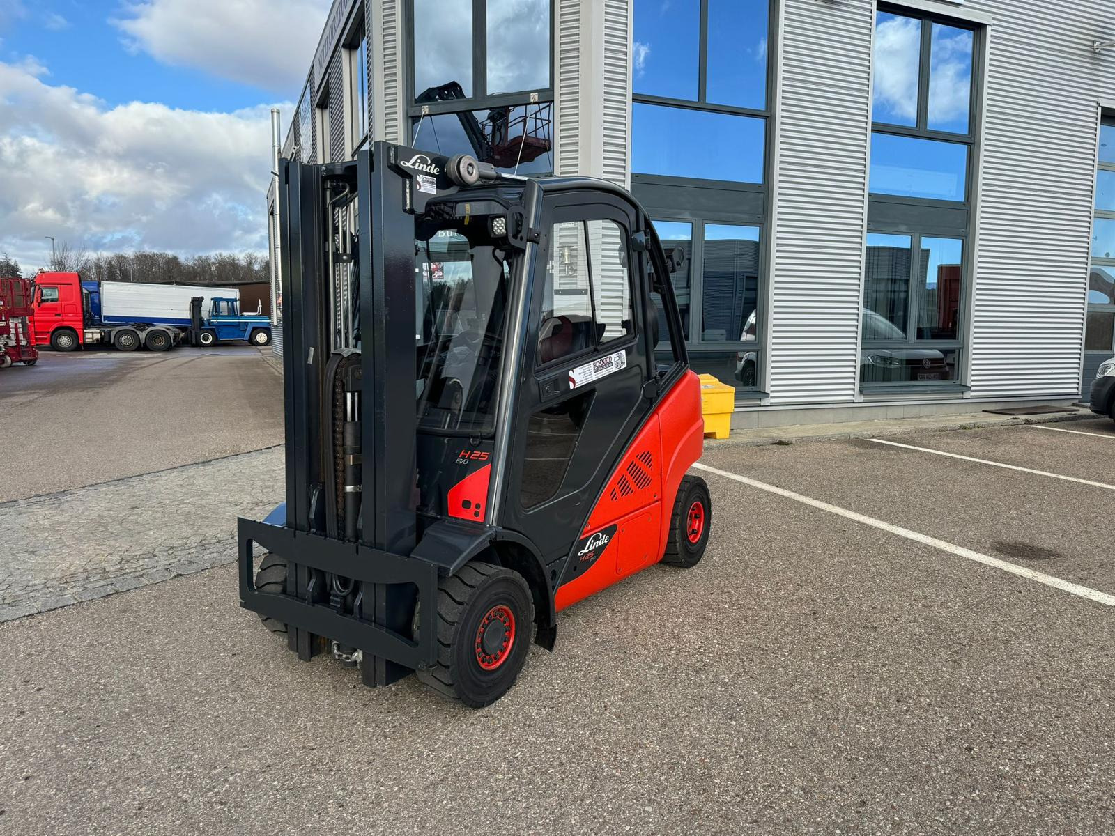 Schneid Nutzfahrzeuge GmbH & CO. KG undefined: снимка 2