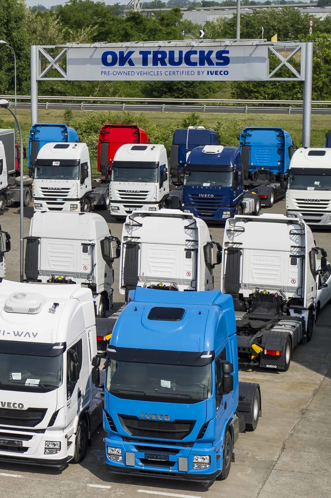 IVECO OK TRUCKS Piacenza undefined: снимка 3