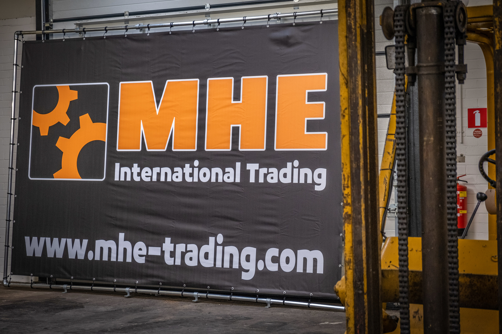 MHE International Trading B.V. undefined: снимка 1