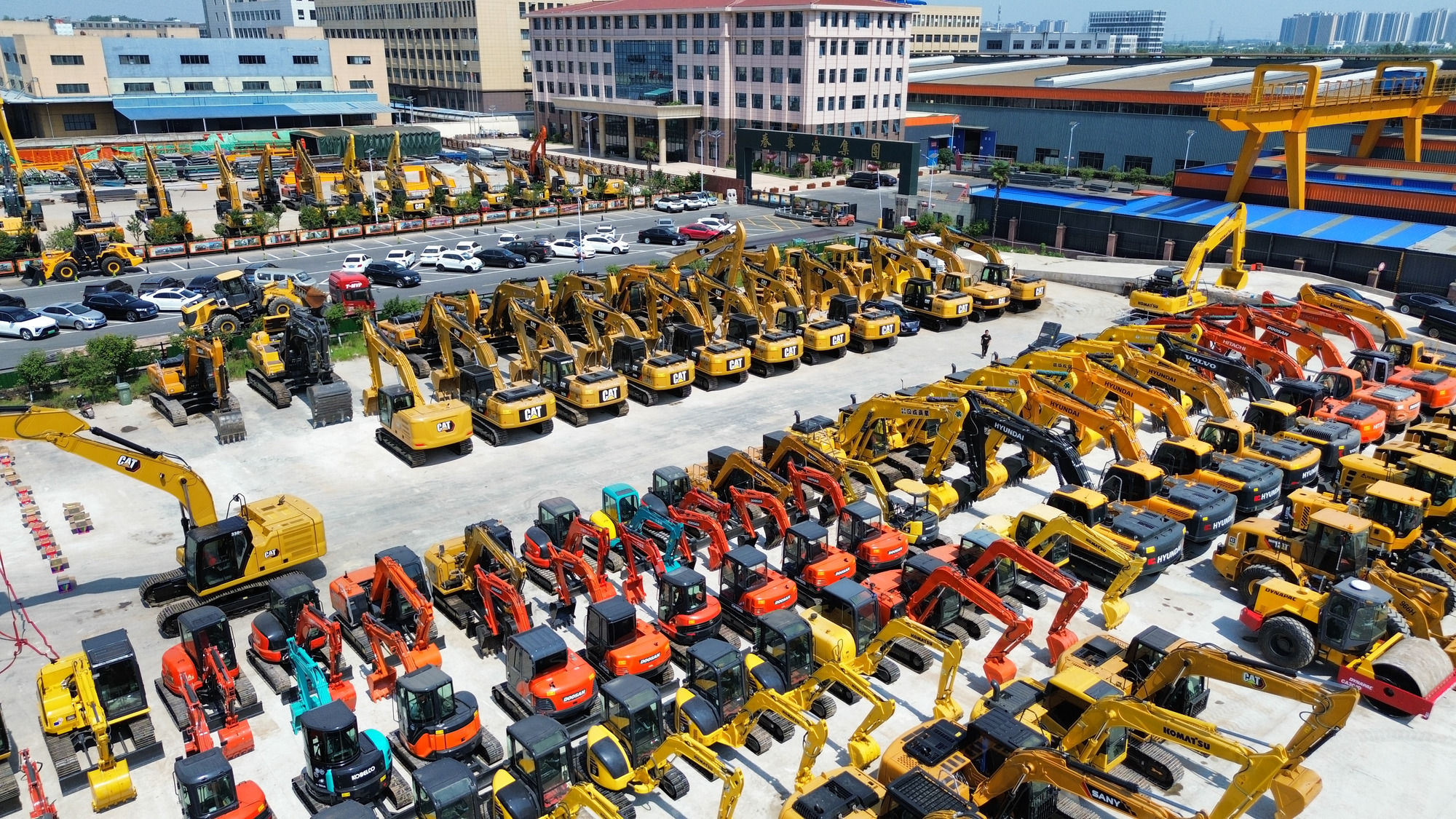 Toaks International Trading Company - Строителна техника ZOOMLION - Година: 2022, дизел, Климатик undefined: снимка 3