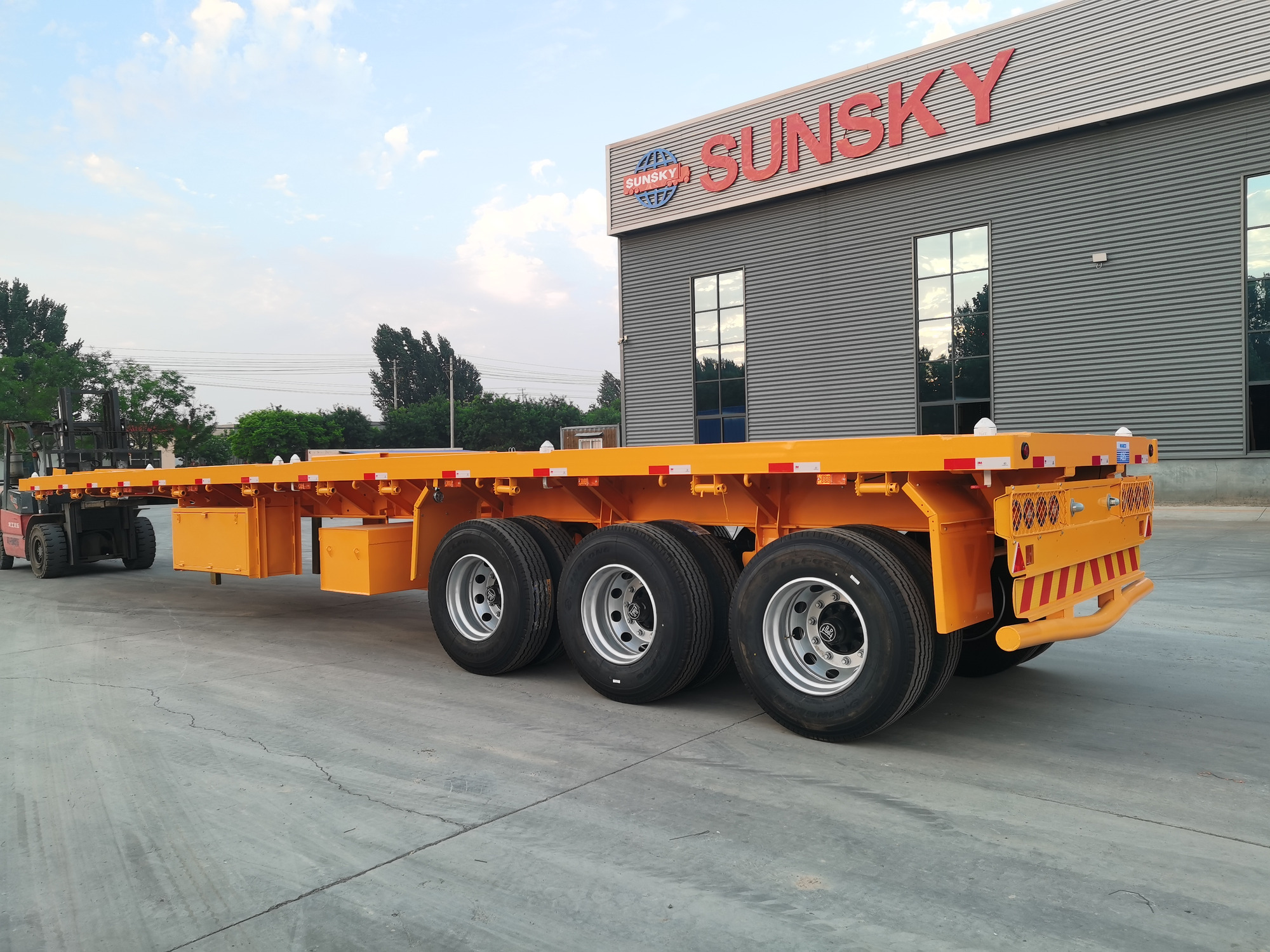 Xiamen Sunsky Vehicle Co.,Ltd - Камиони SINOTRUK undefined: снимка 4
