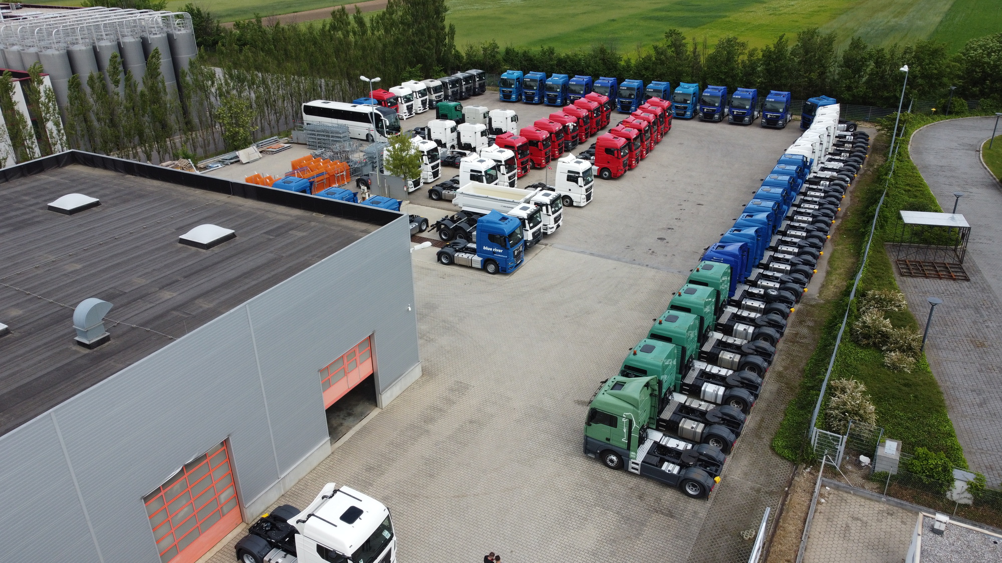 MHS Truck Center GmbH undefined: снимка 2