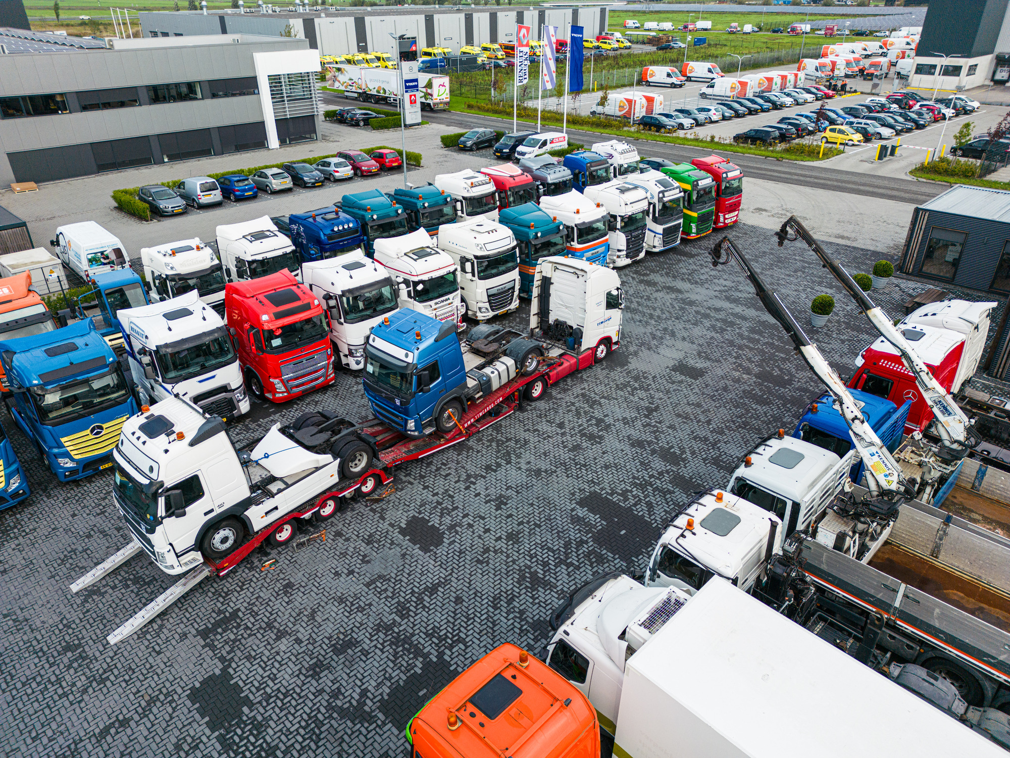 LVS Used TRUCKS - Полуремаркета - Падащ борд undefined: снимка 3