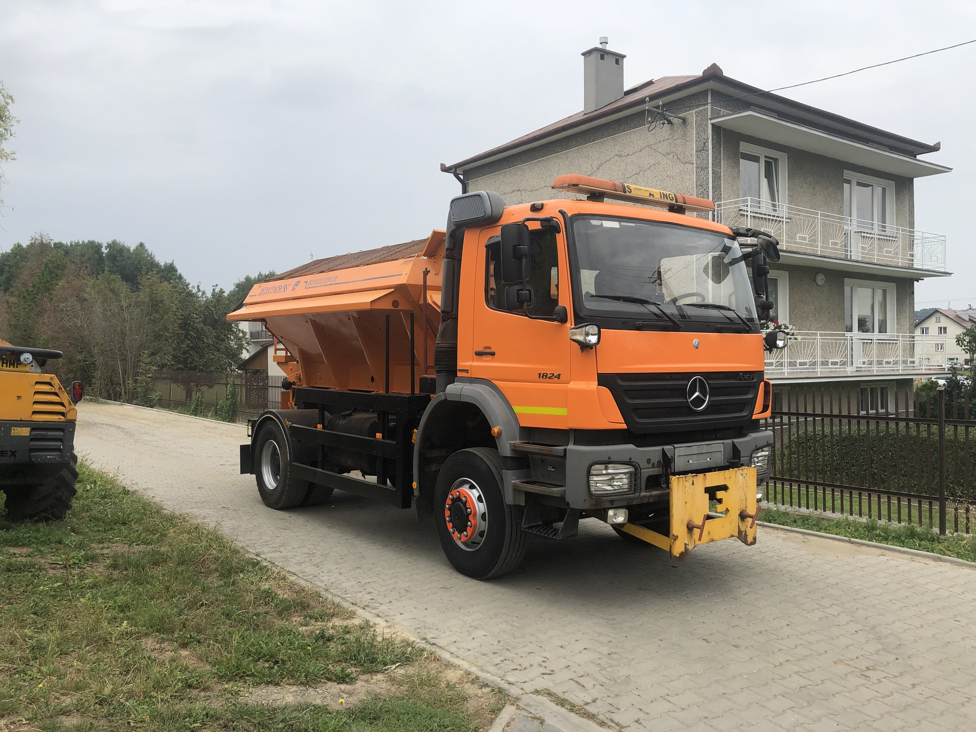 Nieregularny Przewóz Towarów Handekos - Обяви за продажба undefined: снимка 1