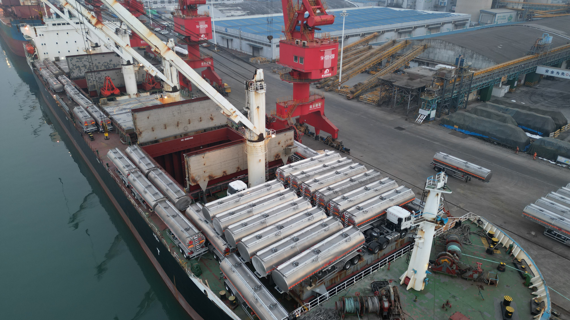 Qingdao Higher Weight Trade Co. LTD - Камиони - Десен волан undefined: снимка 2