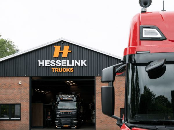 Hesselink Trucks B.V. - Влекачи IVECO - Нидерландия undefined: снимка 1