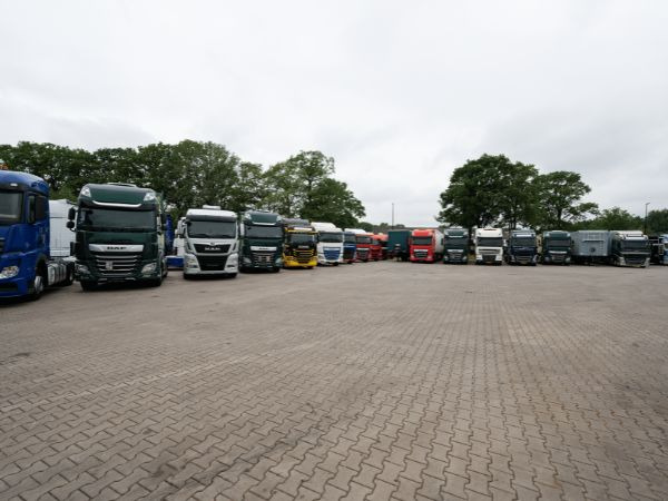 Hesselink Trucks B.V. - Влекачи DAF undefined: снимка 5