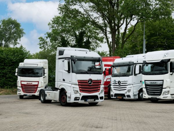 Hesselink Trucks B.V. - Влекачи IVECO - Нидерландия undefined: снимка 2
