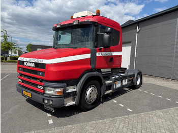 Влекач SCANIA T124