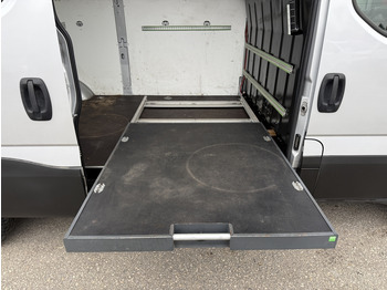 Товарен бус Iveco Daily 35S14 CNG Erdgas Klimaaut. Sitzheizung: снимка 4 Товарен бус Iveco Daily 35S14 CNG Erdgas Klimaaut. Sitzheizung: снимка 4