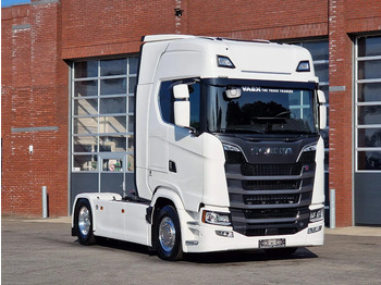 Влекач SCANIA
