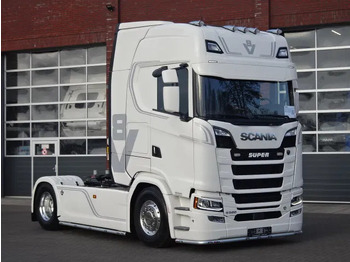 Влекач SCANIA