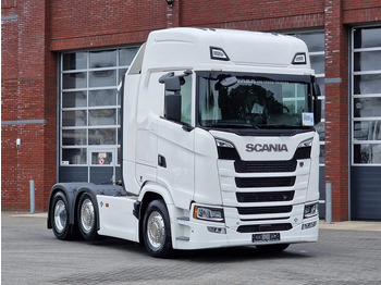 Влекач SCANIA