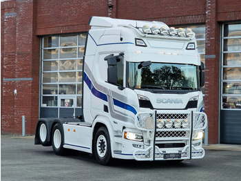 Влекач SCANIA R 560