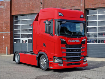 Влекач SCANIA S