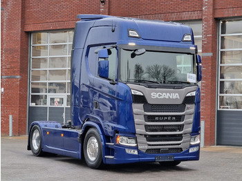 Влекач SCANIA S