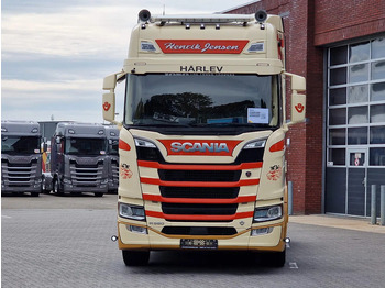 Влекач Scania R580 V8 NGS Highline 6x2 - PTO/Hydraulic - 2.95 WB - Retarder - Night clima - Custom interior: снимка 2 Влекач Scania R580 V8 NGS Highline 6x2 - PTO/Hydraulic - 2.95 WB - Retarder - Night clima - Custom interior: снимка 2