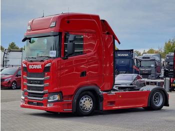 Влекач Scania S460 Highline 4x2 - Lowdeck - New - Retarder - Night clima - 2x tank - Led - Full spoiler: снимка 3 Влекач Scania S460 Highline 4x2 - Lowdeck - New - Retarder - Night clima - 2x tank - Led - Full spoiler: снимка 3