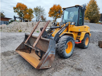 Колесен товарач Volvo L30G: снимка 3