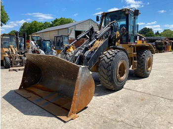 Колесен товарач CATERPILLAR