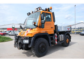 Бордови камион UNIMOG U400