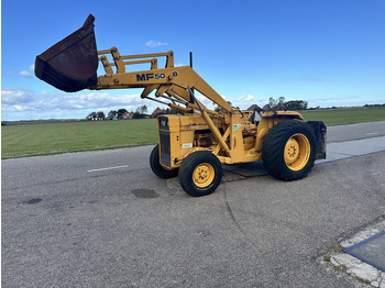 Трактор MASSEY FERGUSON