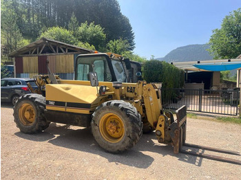 Телескопичен товарач CATERPILLAR TH