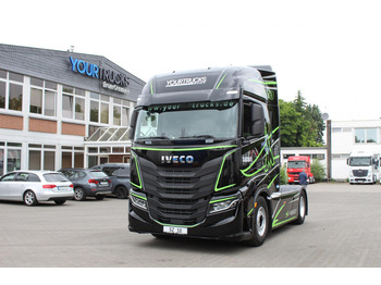 Влекач IVECO S-WAY