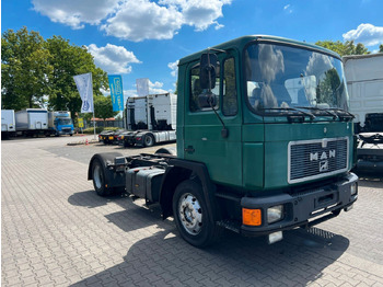 Влекач MAN 14.232