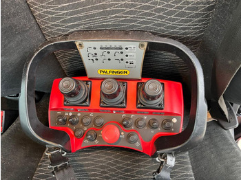 Лизинг на MERCEDES-BENZ Arocs 1845 4x4 HAD 2-Achs Allradkipper Heckkran Funk MERCEDES-BENZ Arocs 1845 4x4 HAD 2-Achs Allradkipper Heckkran Funk: снимка 3