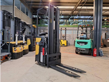 Стакер CATERPILLAR