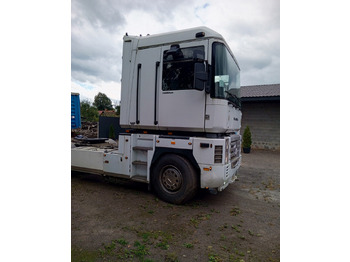Влекач RENAULT Magnum 440